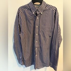 Ariat Men’s plaid button down shirt.  Wrinkle free. 
Size large A850
